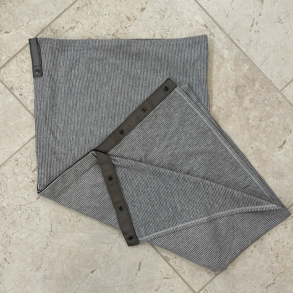 lululemon striped vinyasa scarf. Gray and white. Like new condition.